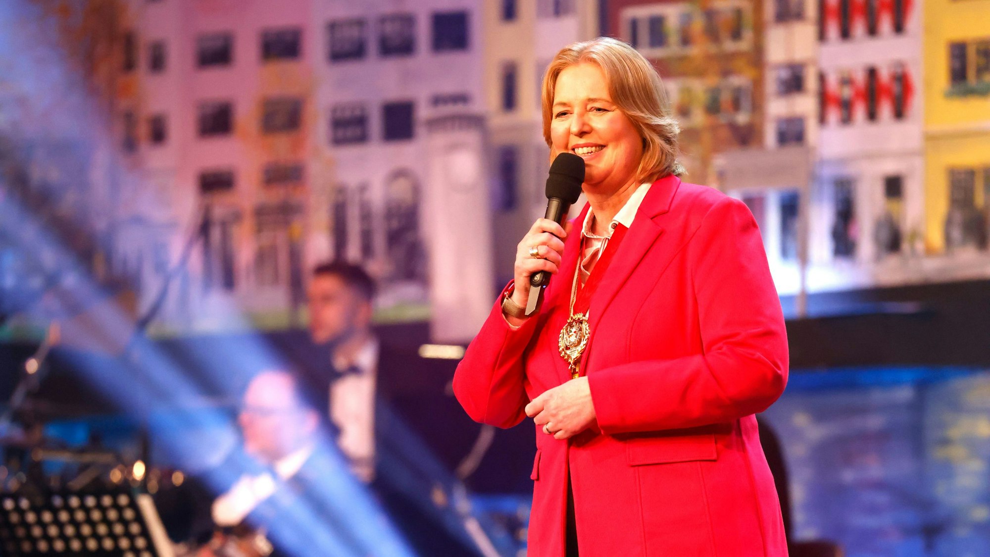 Bundestagspräsidentin Bärbel Bas auf der Bühne des Gürzenichs.