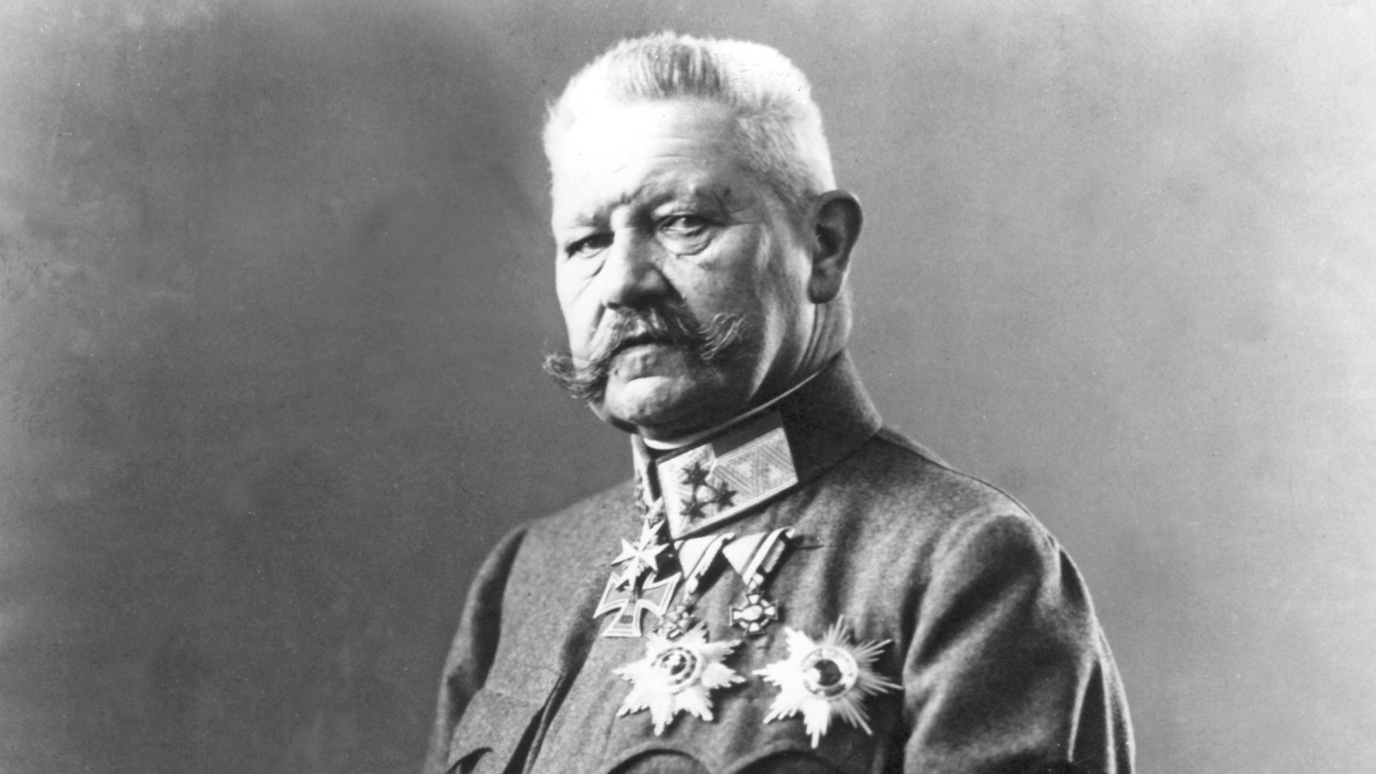 Undatiertes Archivbild vom früheren Reichspräsidenten Paul von Hindenburg.