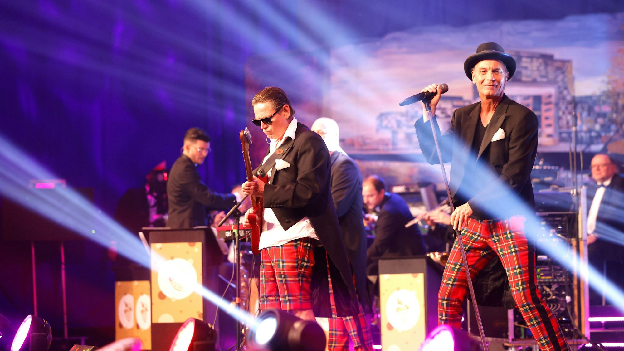 Brings spielen „Liebe gewinnt“ auf der Proklamation.