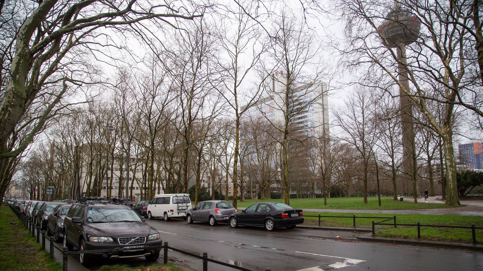 Diese Parkplätze an der Venloer Straße und andere Verkehrsflächen im Inneren Grüngürtel sollen in Grünflächen umgewandelt werden.