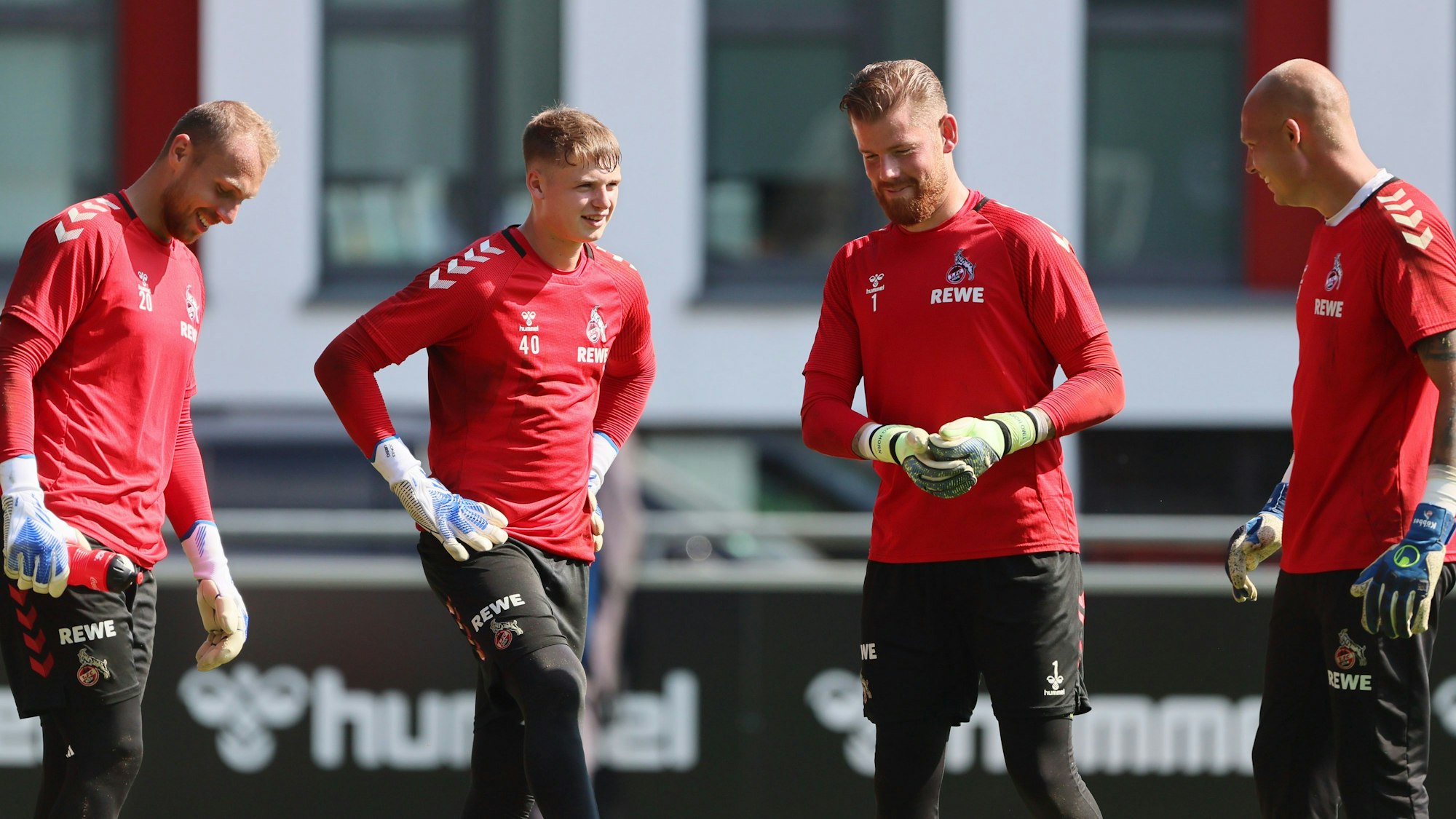 1. FC Köln, Training, von links: Marvin Schwäbe. Jonas Urbig, Timo Horn, Matthias Köbbing (1. FC Köln), 04.08.2022, Bild: Herbert Bucco
