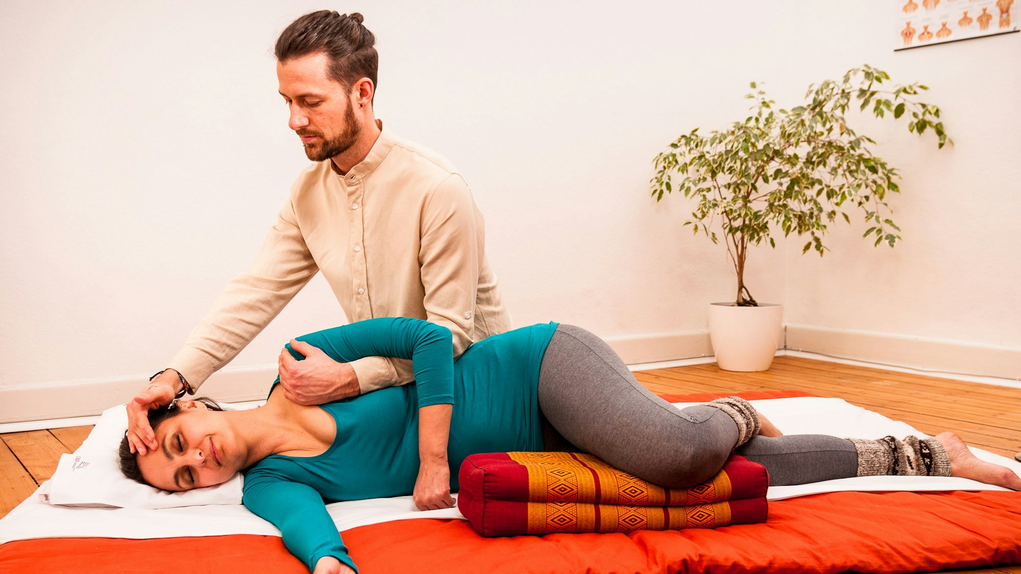 Philipp Weber bei der Shiatsu-Massage.