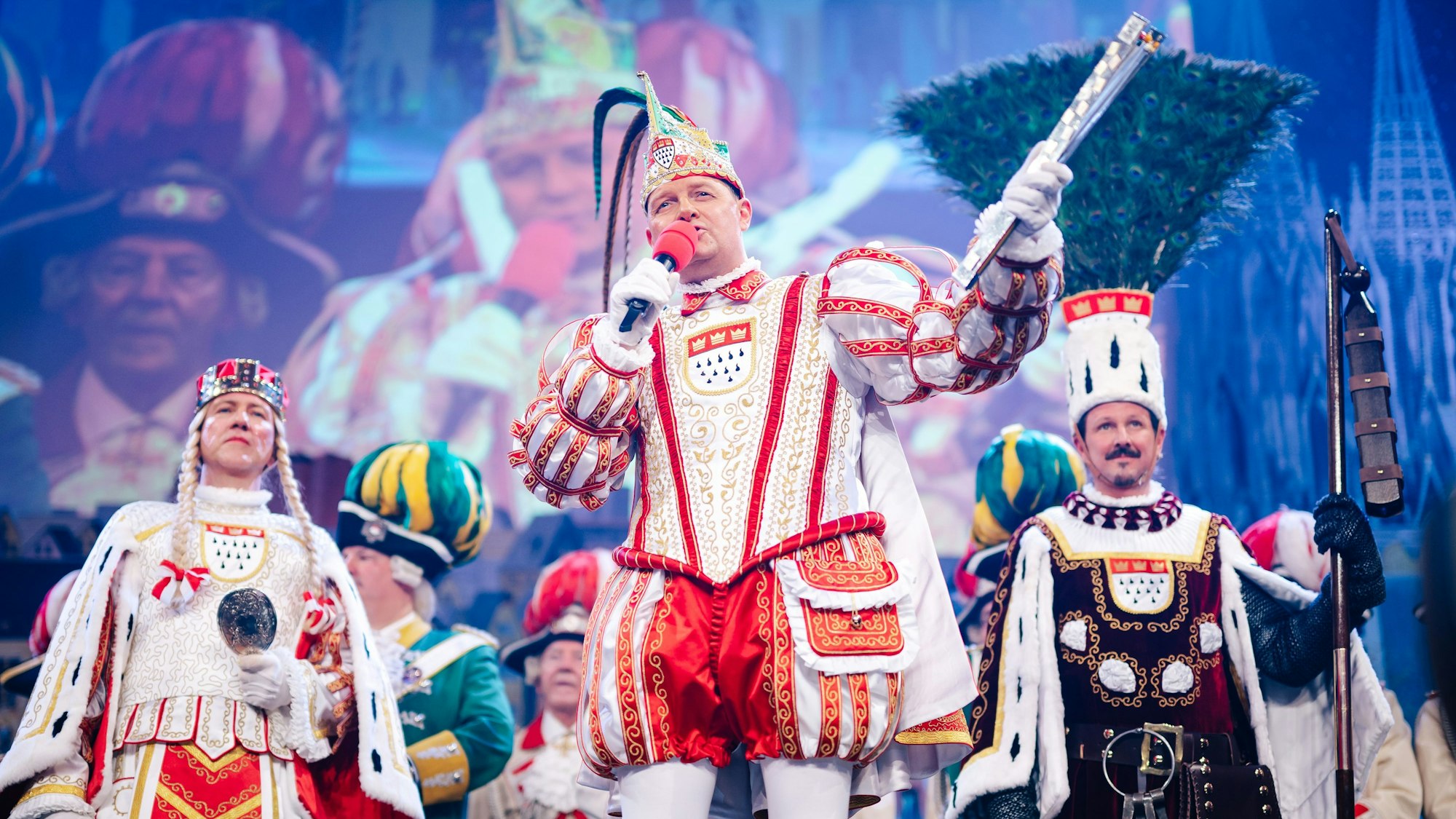 Jungfrau Agrippina, Bauer Marco und Prinz Boris I. auf der Bühne im Gürzenich.