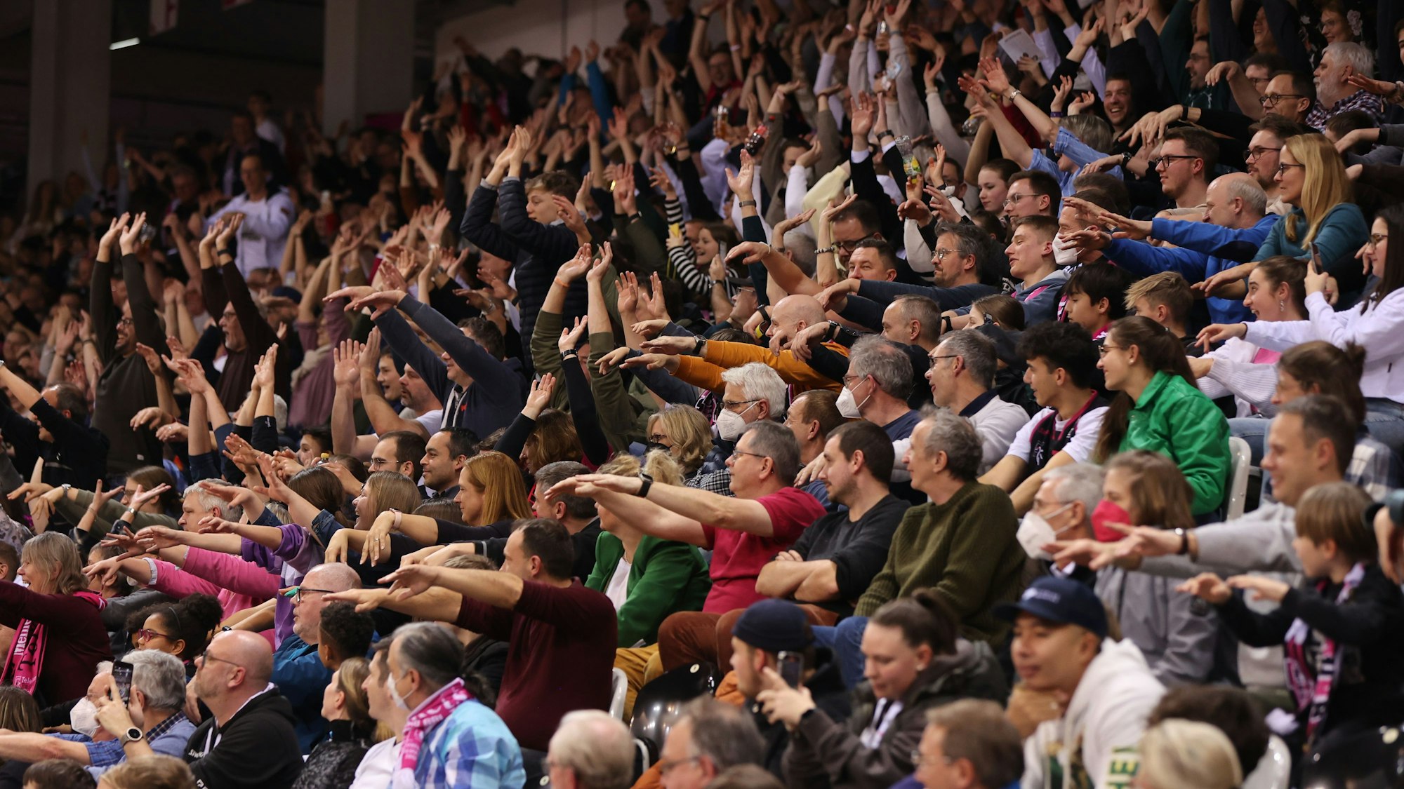 La-Ola-Welle, Bonn, Deutschland 06.01.2023, Telekom Dome, Basketball Bundesliga, 14. Spieltag, Telekom Baskets Bonn vs Rostock Seawolves.