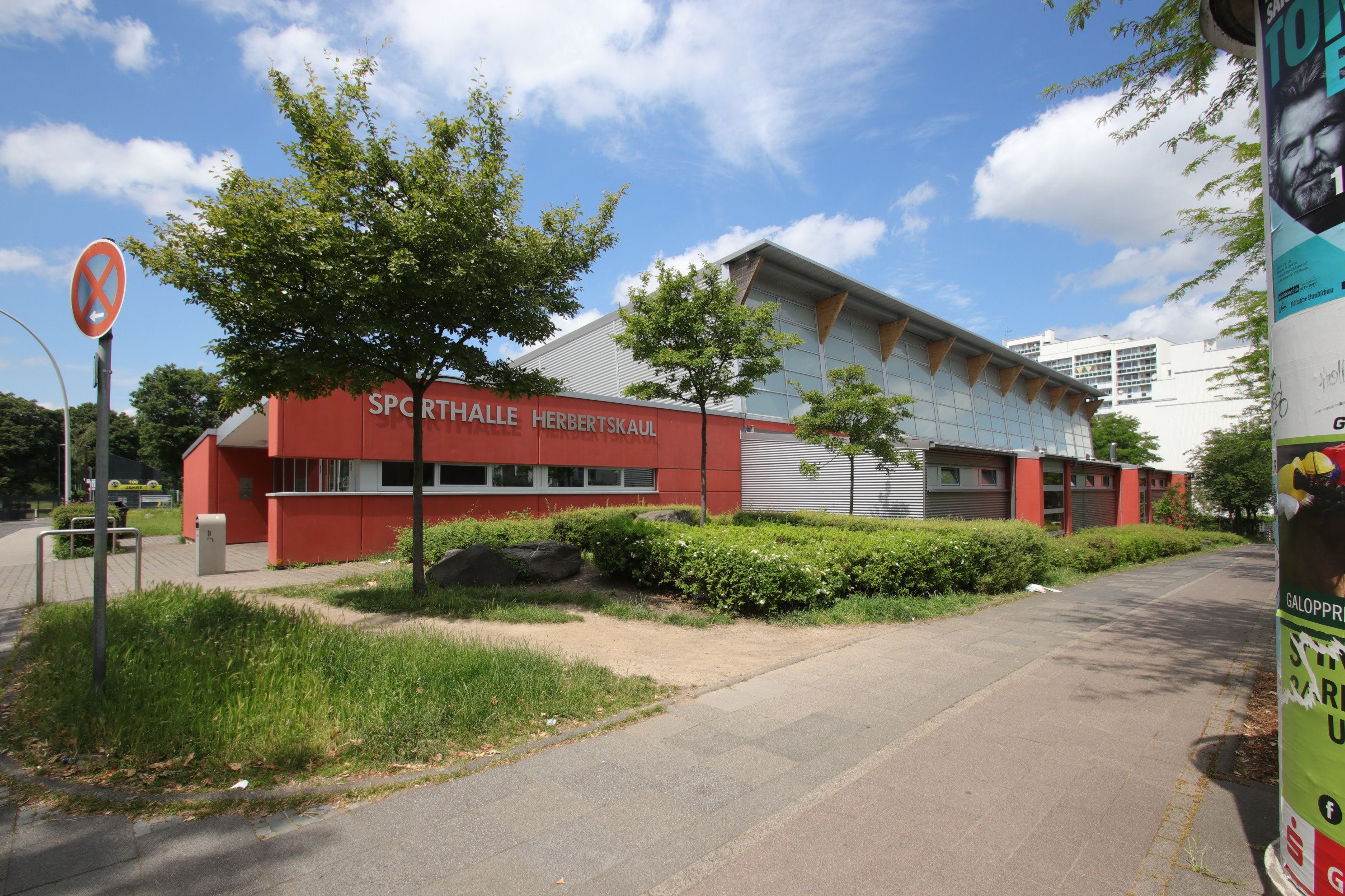 Sporthalle Herbertskaul in Frechen wurde am Freitag kurzfristig gesperrt.