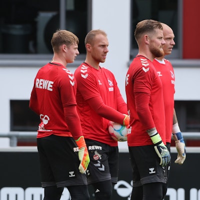 1. FC Köln, Training, von links: Jonas Urbig, Marvin Schwäbe, Timo Horn, matthias Köbbing (1. FC Köln), 27.07.2022, Bild: Herbert Bucco