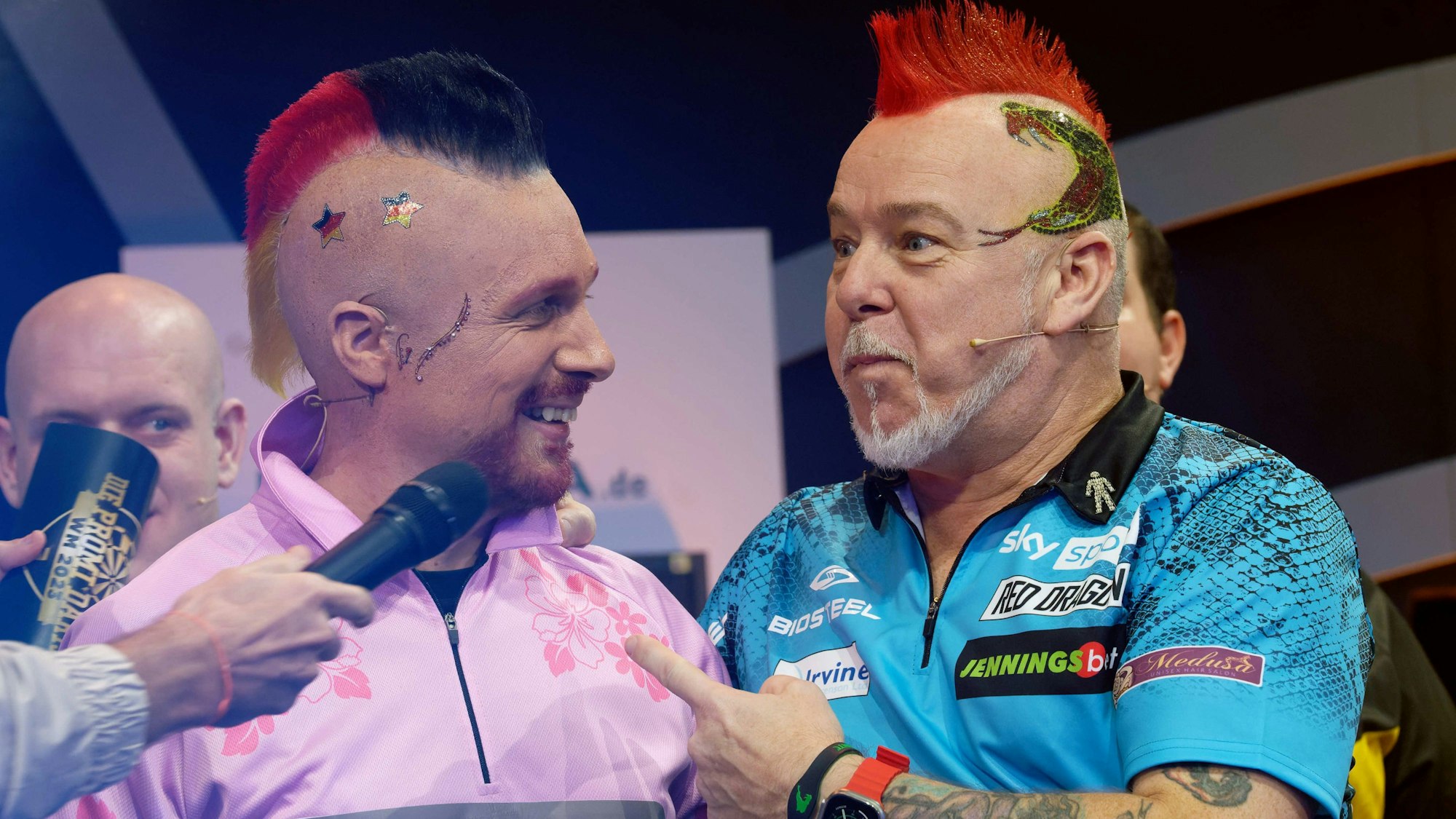 Oliver Pocher (l.) und Peter Wright