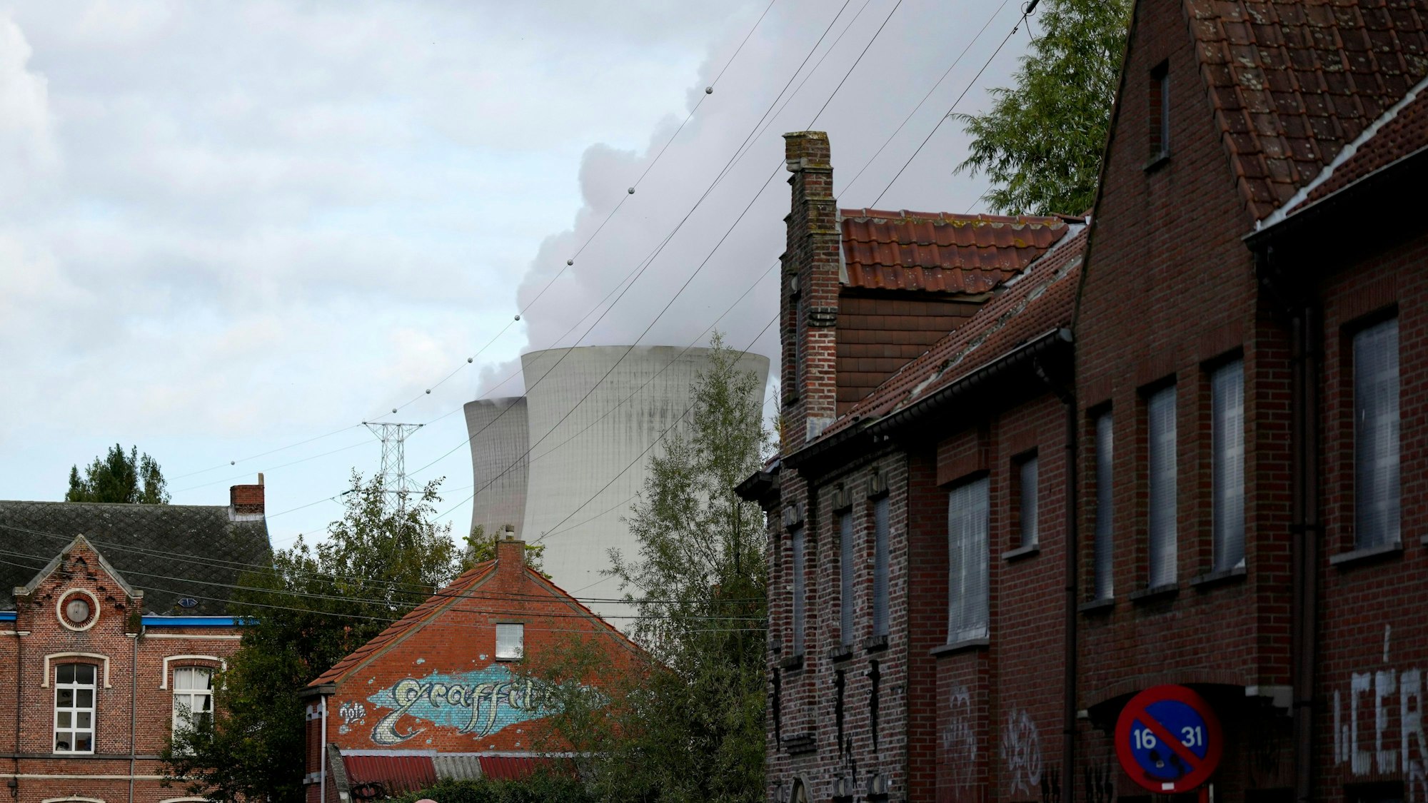 Eine Geisterstadt, die weg sollte: Noch 23 Bewohner halten eisern die Stellung in Doel.