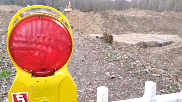 Im Wäldchen hinter der Betlehemer Straße in Bergheim, hier im Januar 2023, gibt es eine Baustelle. Dort werden Rohre saniert.