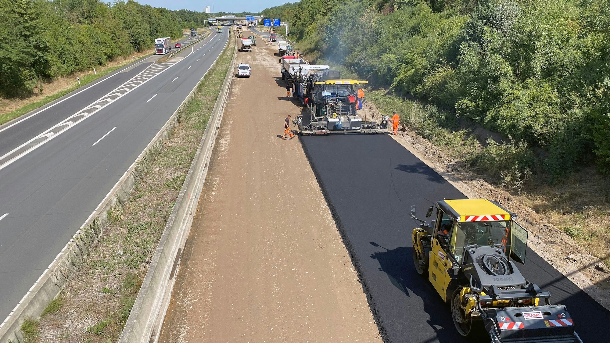 Mehrere Monate zogen sich die Arbeiten an der A 61 hin. Seit Dezember ist die Autobahn wieder frei. Nun stehen noch Restarbeiten an.
