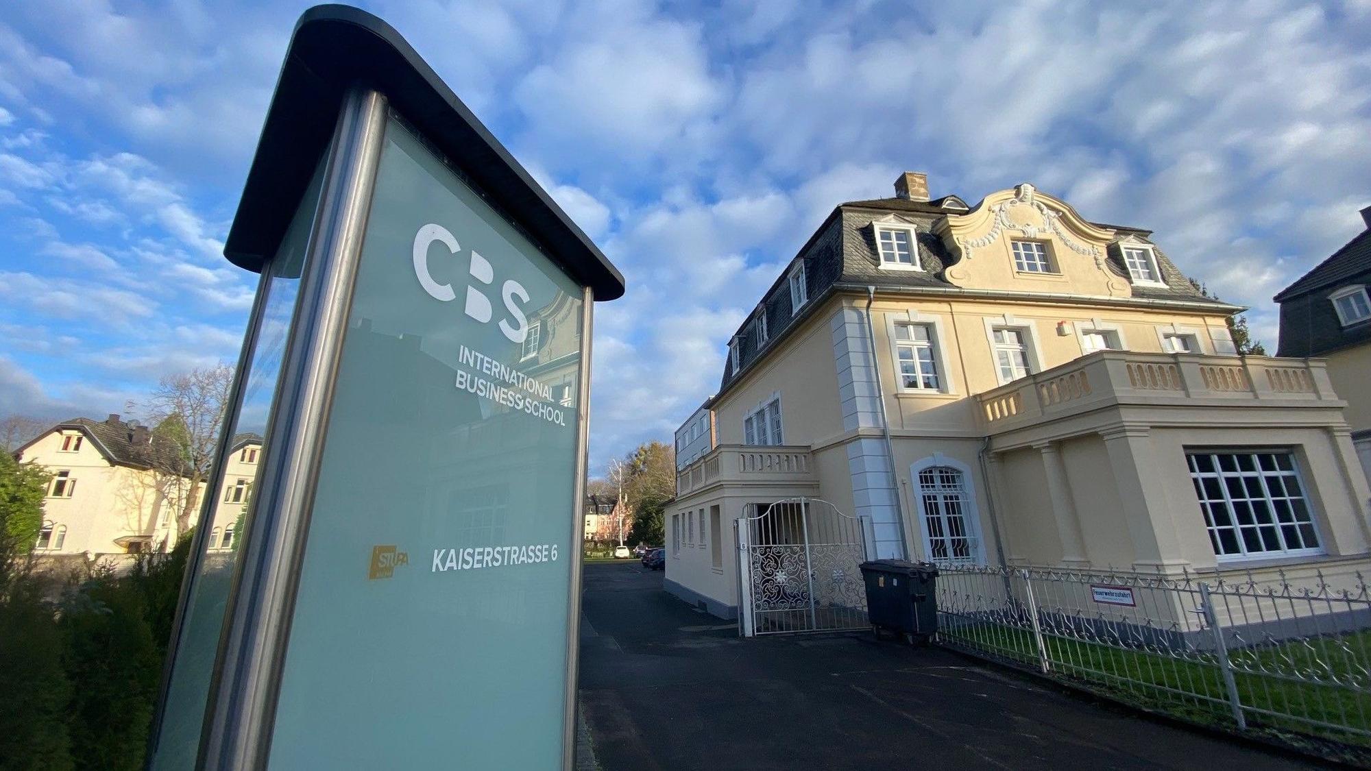 Der Eingang zur Cologne Business School in Brühl
