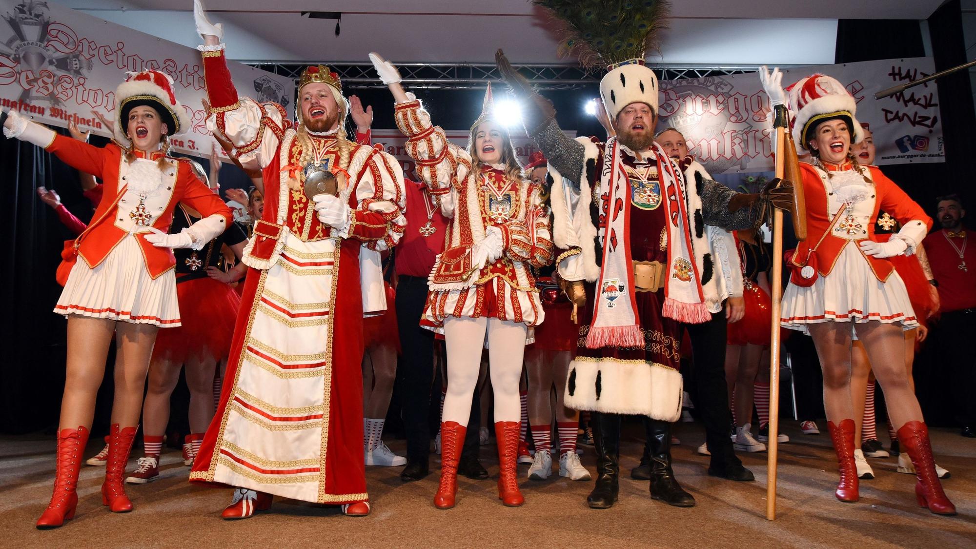 Proklamation KG RW Denklingen Im Parkhotel Nuembrecht Mit Paveier und dem frisch proklamierten Dreigestirn