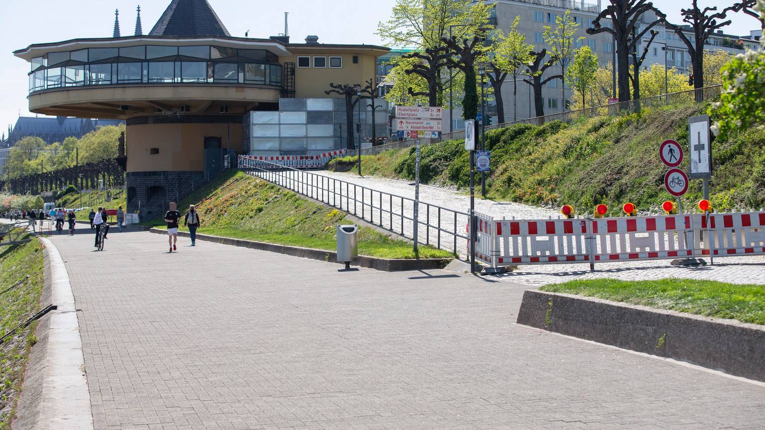 Die Bastei am Kölner Rheinufer ist von der Fertigstellung noch weit entfernt.