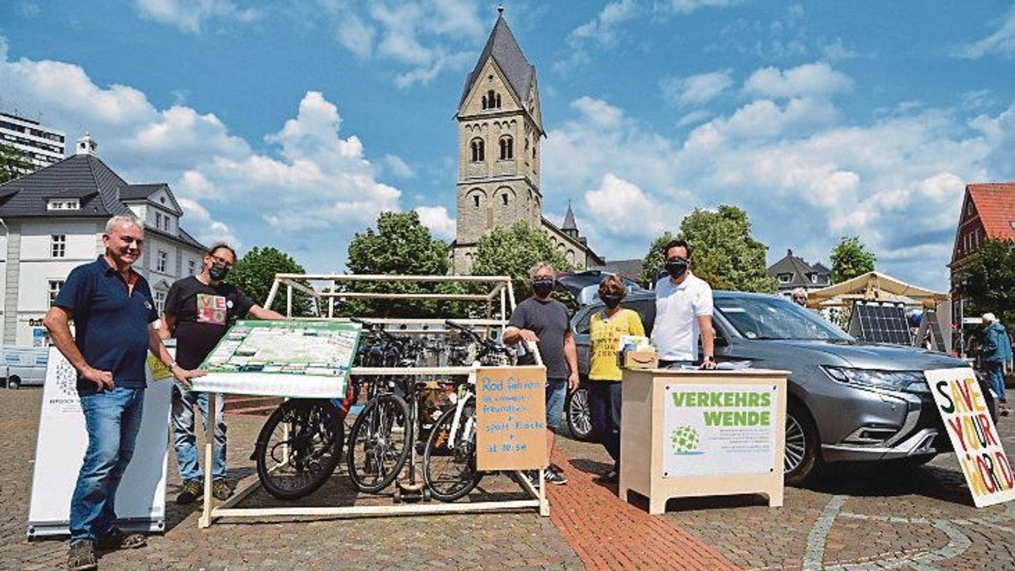 Klimafreunde Rhein Berg Aktionstag auf dem Konrad Adenauer Platz.