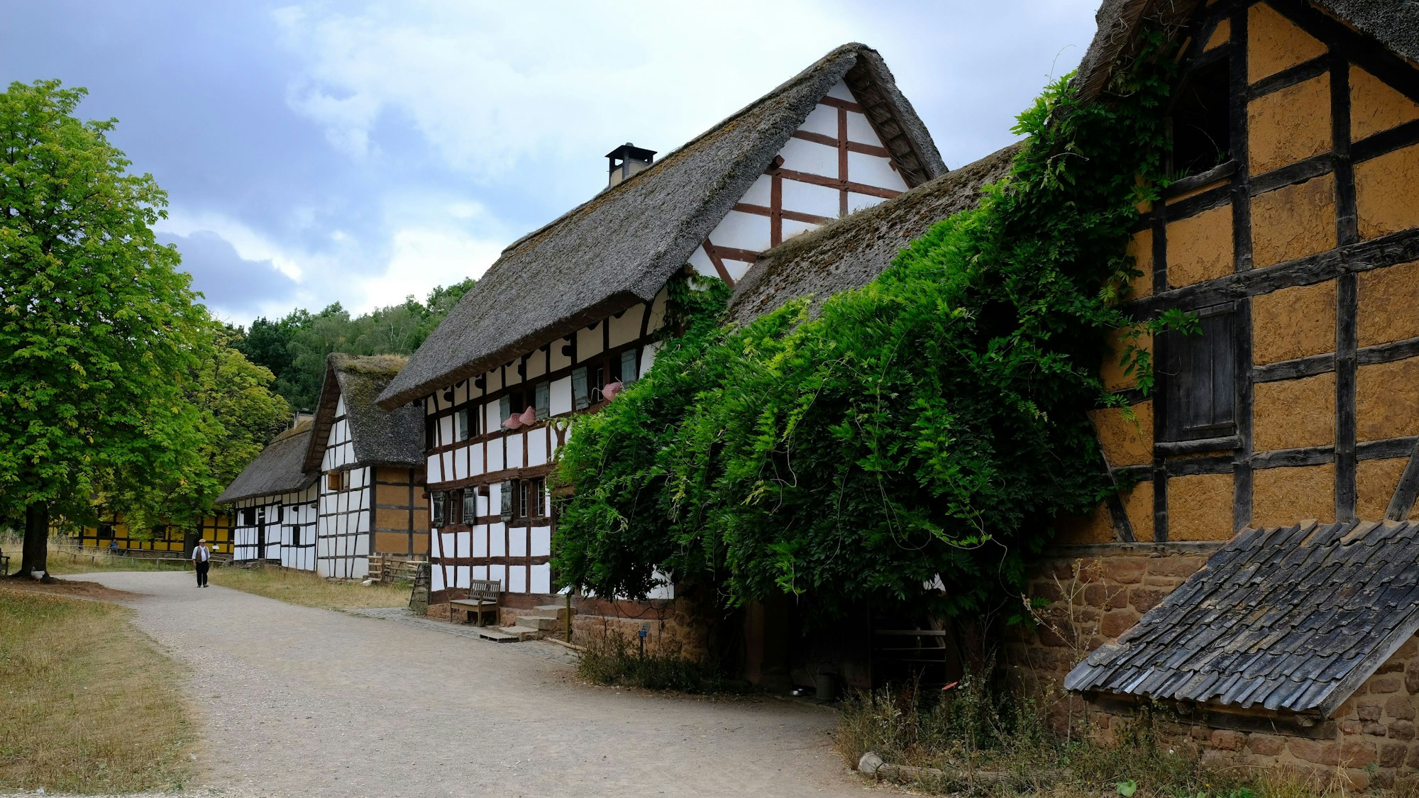 Fachwerkhäuser der Baugruppe Eifel im LVR-Freilichtmuseum in Mechernich-Kommern.