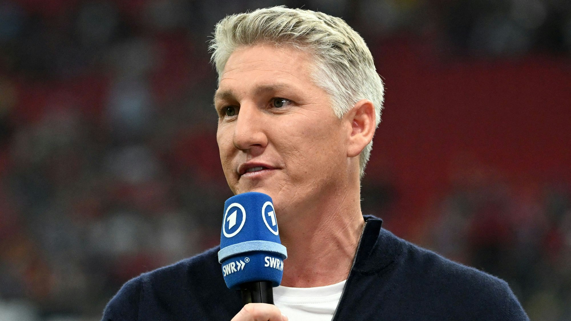Der ehemalige deutsche Nationalspieler Sebastian Schweinsteiger am ARD-Mikro.