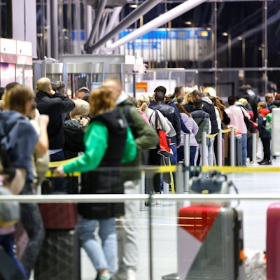 Am Flughafen Köln/Bonn gab es in Sommer- und Herbstferien lange Warteschlangen.