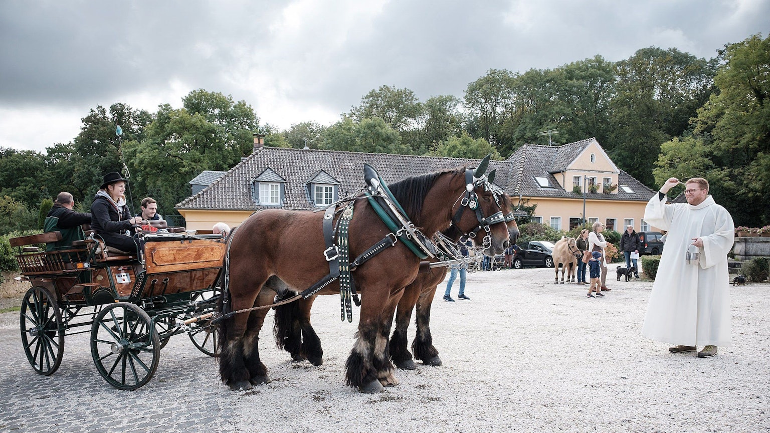 Rheinbach Tiersegnung auf Gut Waldau durch Simon Beranek