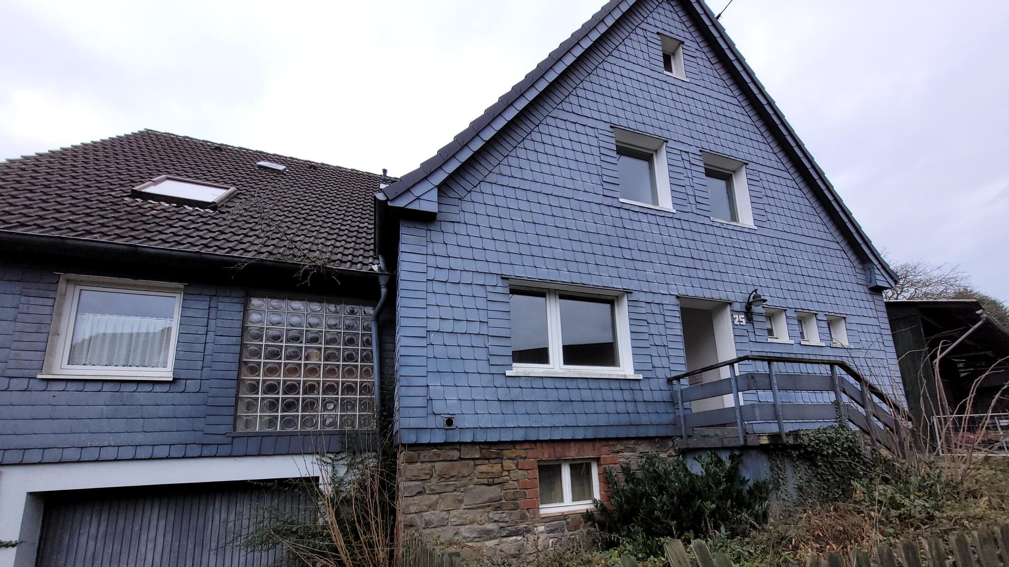 Das Geisterhaus von Steimelhagen, Morsbach. Hier hat die verschwundene Anett Carolin Kaiser aus Solingen offenbar nie gewohnt. Die Frau gilt als verschwunden.