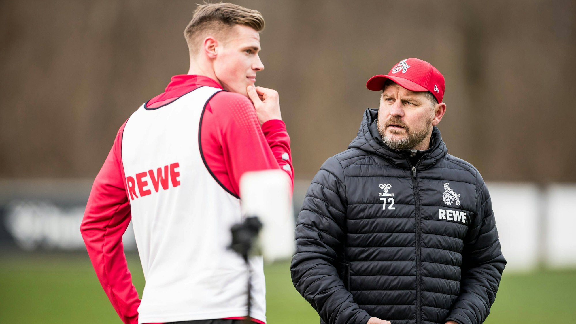 1. FC Koeln Training 10.01.2023 Steffen Tigges 1. FC Koeln, 21, Steffen Baumgart Trainer 1. FC Koeln Training 1. FC Koeln Geissbockheim, 10.01.2023 *** 1 FC Koeln training 10 01 2023 Steffen Tigges 1 FC Koeln, 21 , Steffen Baumgart coach 1 FC Koeln training 1 FC Koeln Geissbockheim, 10 01 2023 Copyright: xBEAUTIFULxSPORTS/Wunderlx