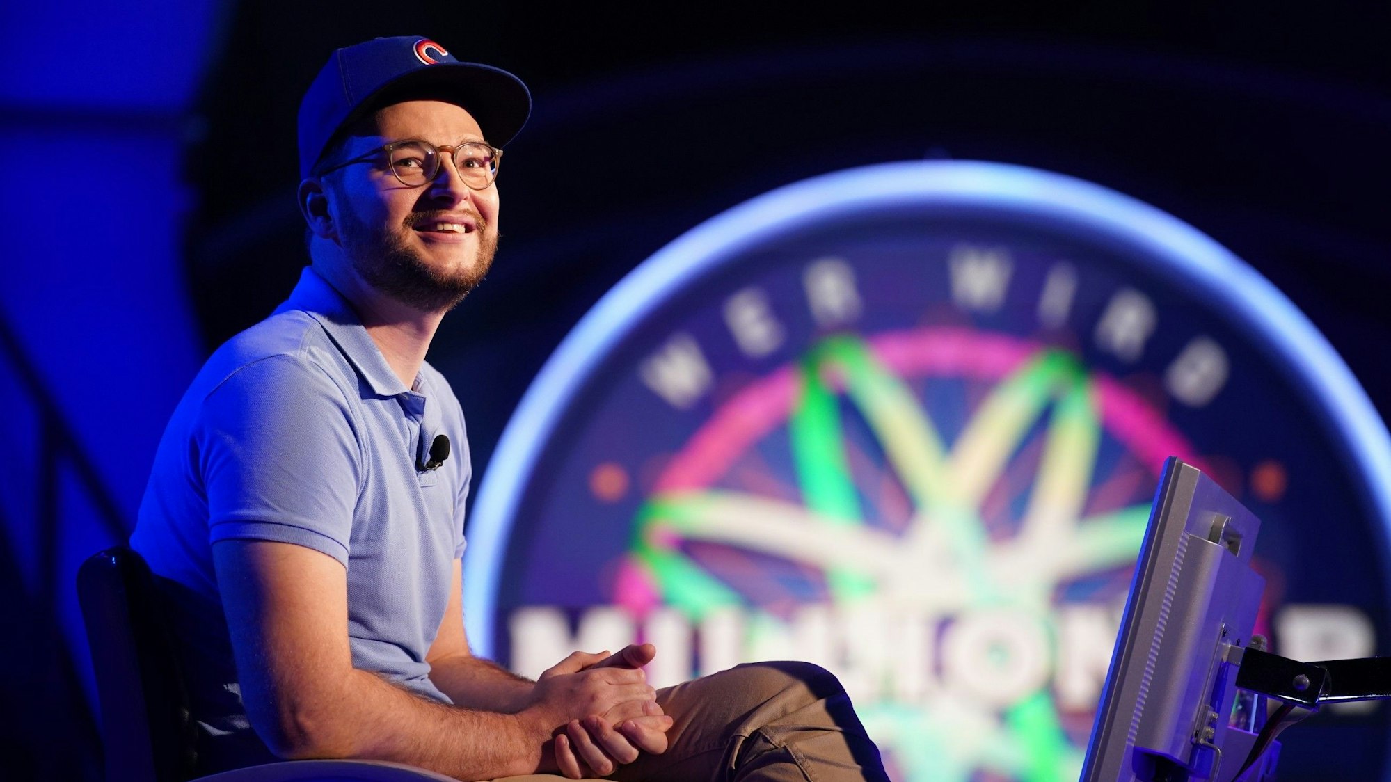 Emanuel Sawalt sitzt im RTL-Studio in Köln.