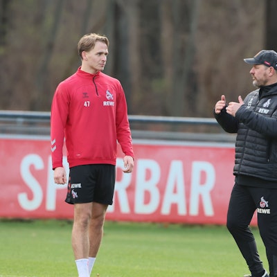1. FC Köln, Training, von links: Mathias Olesen, Steffen Baumgart (1. FC Köln). 11.01.2023, Bild: Herbert Bucco