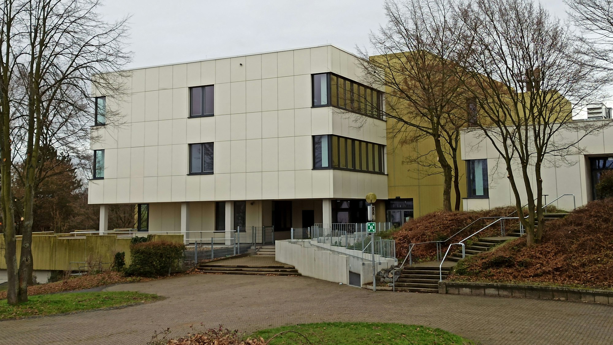 Bloß der Kern für das künftige Alfterer Gymnasium steh. Es muss noch für zig Millionen Euro gebaut werden.