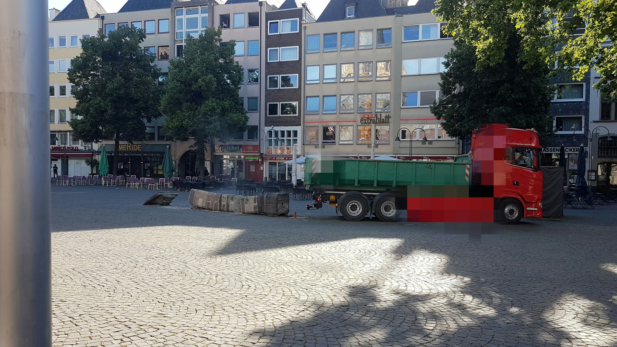 Da war es um sie geschehen: Am 2. Juni 2020 wurde die Wasserpumpe am Alter Markt bei Bauarbeiten von einem Lkw umgefahren.