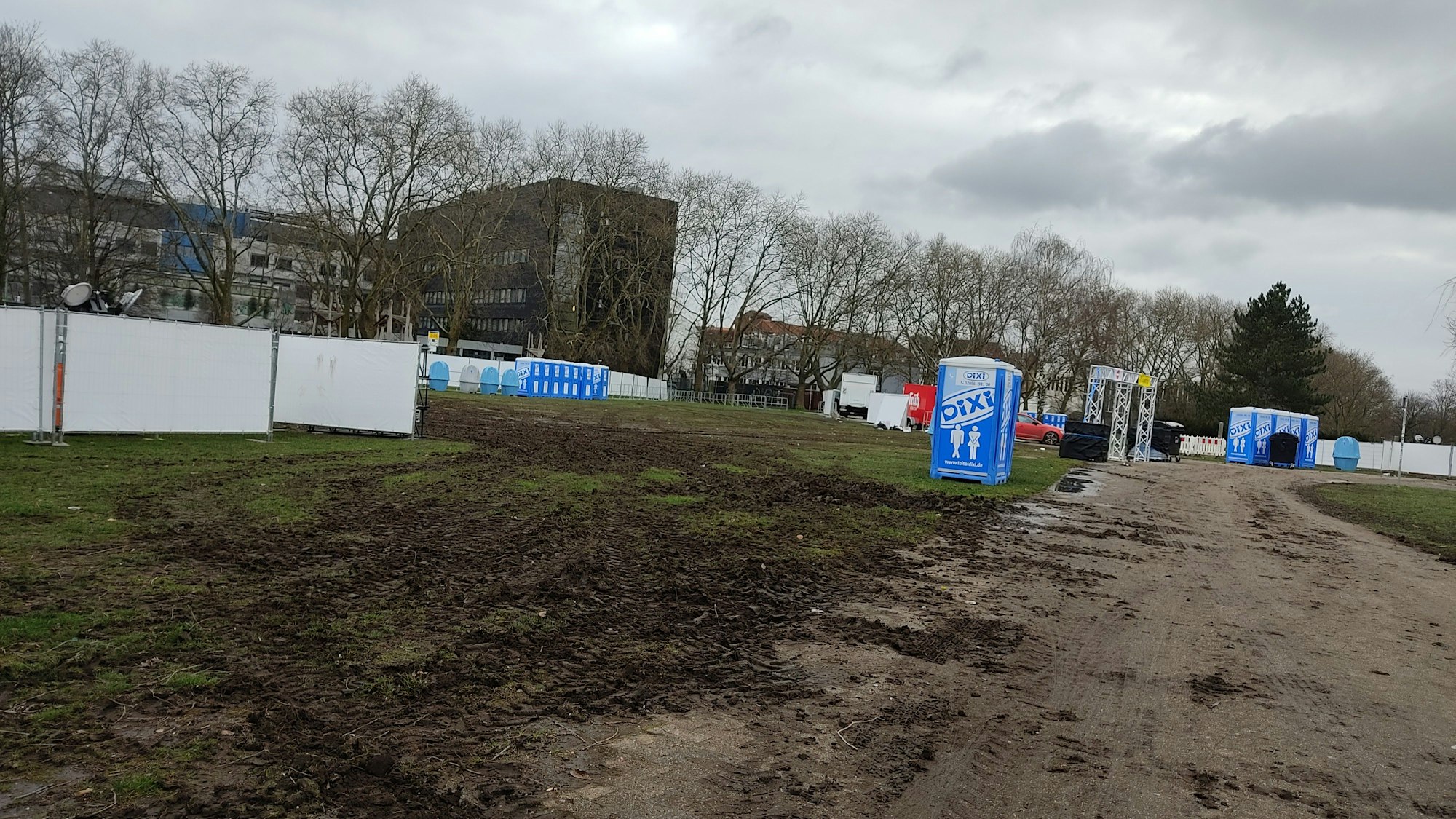 Die Ausweichfläche auf der Zülpicher Straße 2022.