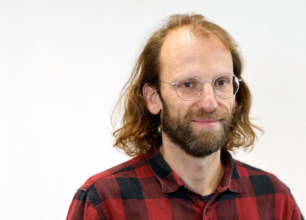 Der Redner und Musiker Jörg P. Weber bei der Proklamation des Kölner Dreigestierns im Gürzenich. Hier mimte er den streitbaren Redner Horst Muys.