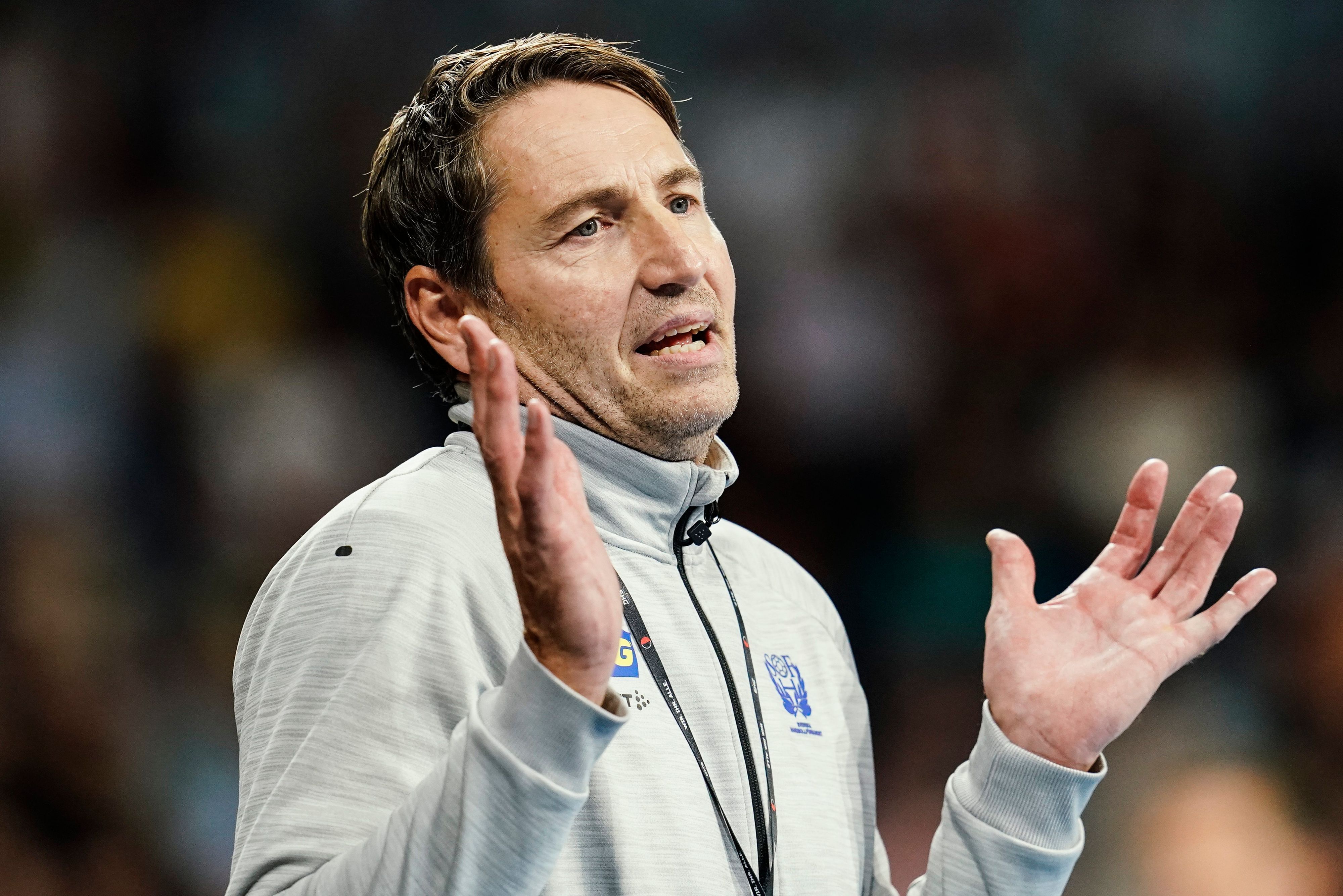 Schwedens Trainer Glenn Solberg gestikuliert.