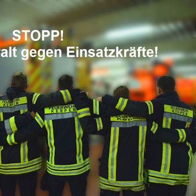 Das Bild zeigt Einsatzkräfte der Feuerwehr Kerpen.