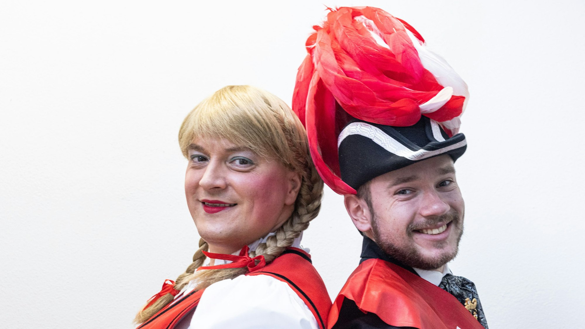 Marie ist Stefan Friedrich als „die Trumm vun d´r Strung“. An ihrer Seite tanzt ihr Offizier Timo Schönhals