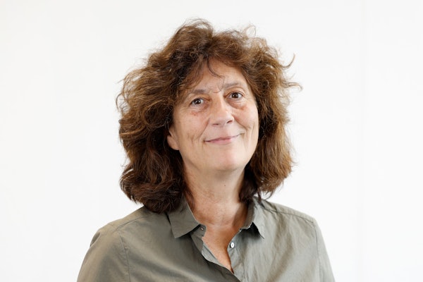 Grundschüler sitzen in ihrer Schule im Unterricht (Symbolbild).