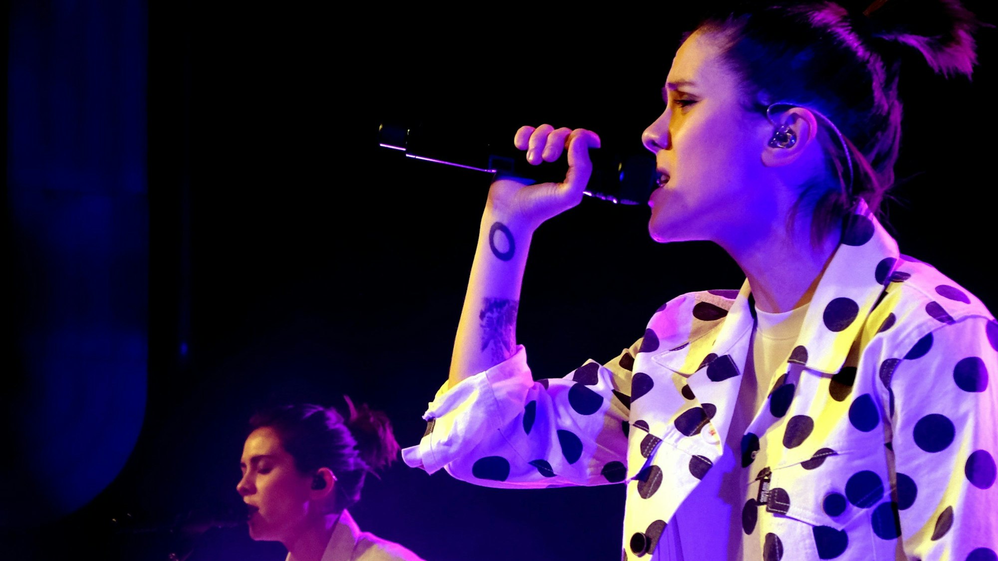 Tegan and Sara auf der Bühne in der Live Music Hall