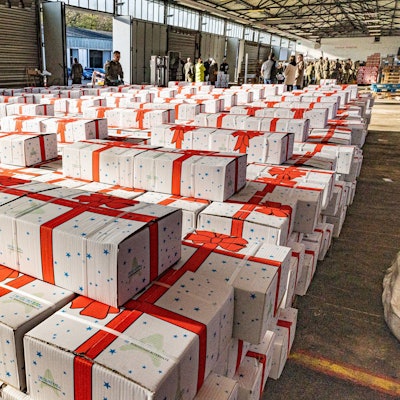 Eine besondere Freude machten die Weihnachtsgeschenke den älteren Bedürftigen.