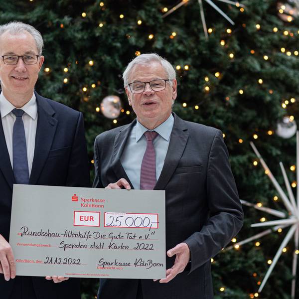 Rundschau-Herausgeber Helmut Heinen (rechts) hier mit Sparkassen-Vorstand Ulrich Voigt