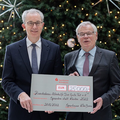 Rundschau-Herausgeber Helmut Heinen (rechts) hier mit Sparkassen-Vorstand Ulrich Voigt