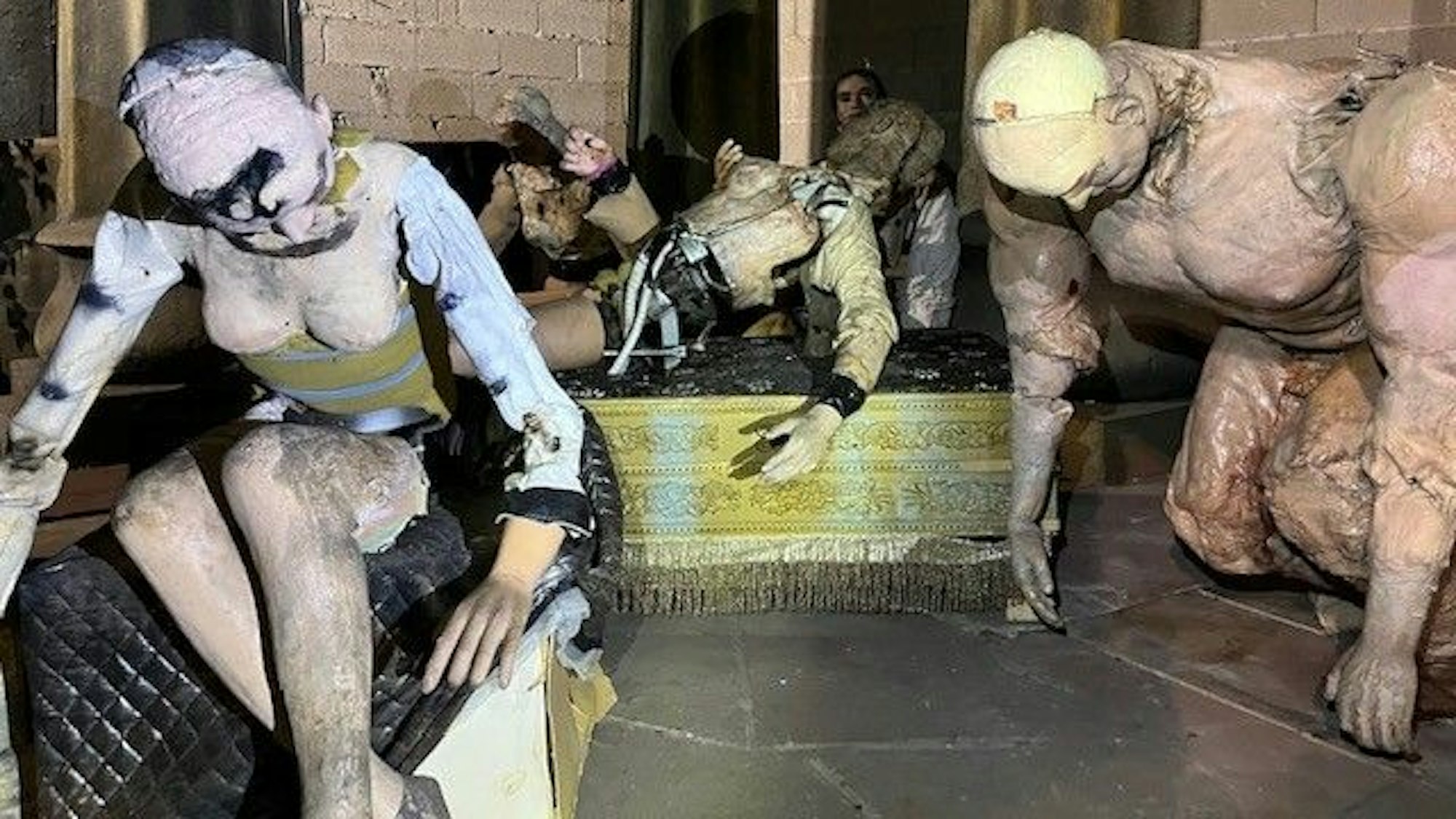 Ausrangierte Figuren der „Hollywood Tour“ im Brühler Phantasialand