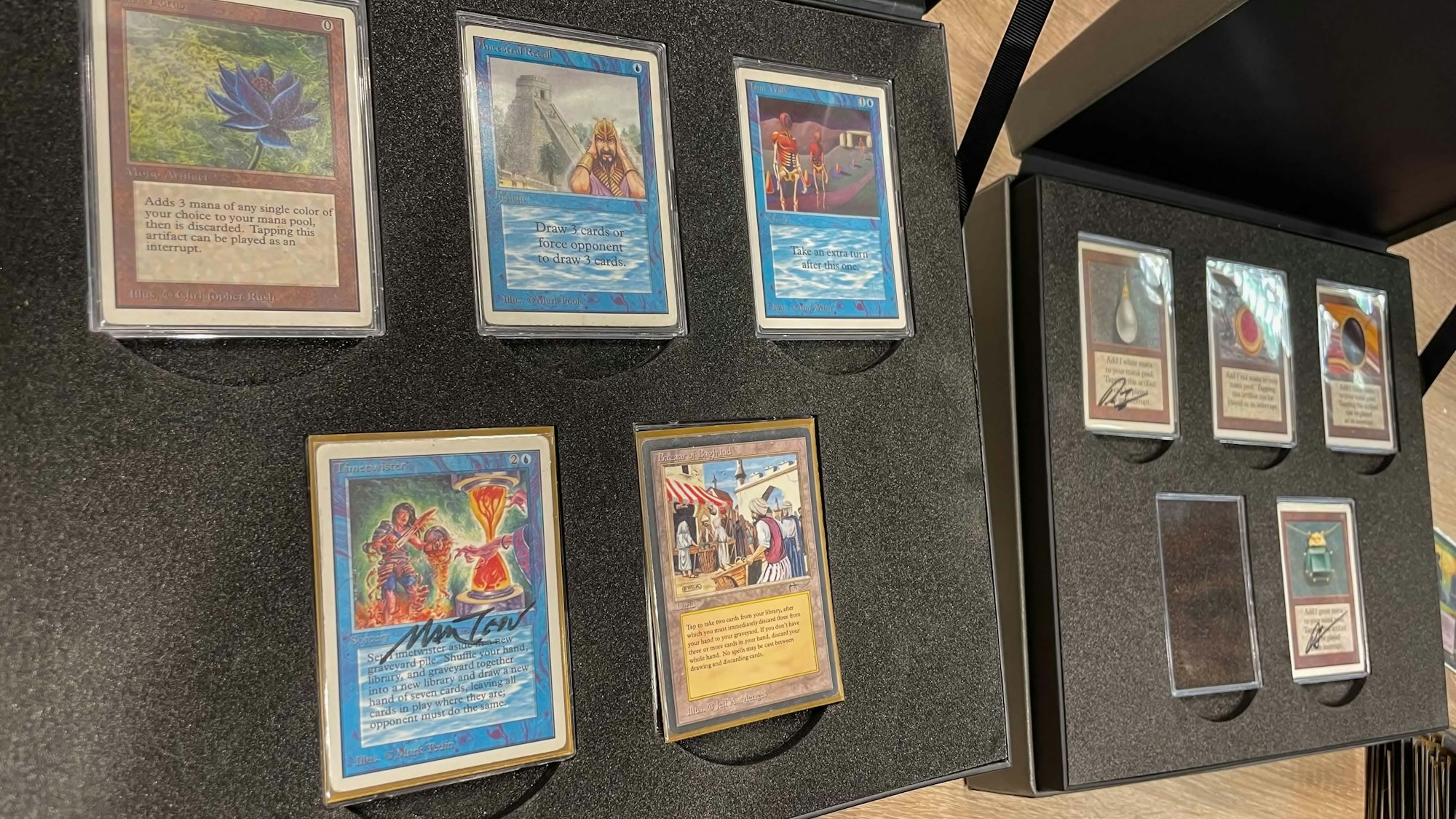 Eingeschweißte Magic-Spielkarten in Köfferchen