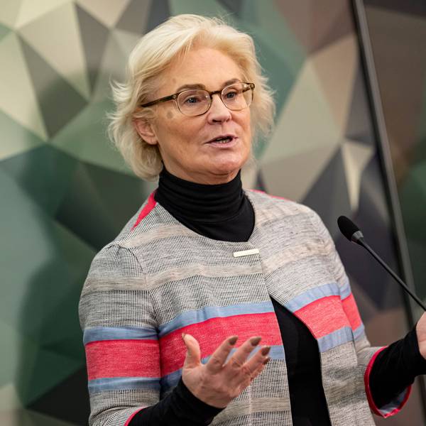 ARCHIV - 14.12.2022, Berlin: Christine Lambrecht (SPD), Bundesministerin der Verteidigung, spricht im Verteidigungsministerium während eines Statements zu Ausrüstungsfragen der Bundeswehr.
Christine Lambrecht war Ministerin der Verteidigung. Am Montag trat sie zurück.