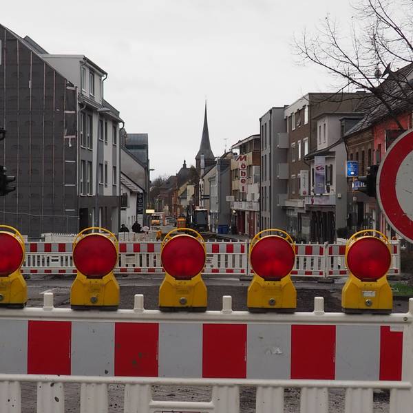 Baustellabsperrungen an Carl-Schurz-Straße in Liblar.