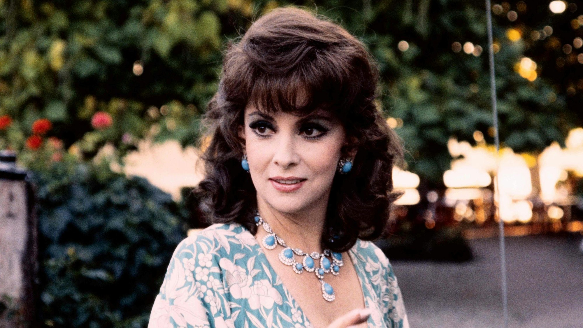 (FILES) In this file photo taken on September 18, 1978, Italian actress Gina Lollobrigida poses at Poujeaux castle in Moulis-en-Medoc. - Gina Lollobridgida died at 95 on January 16, 2023, according to French Culture Minister. (Photo by AFP)
