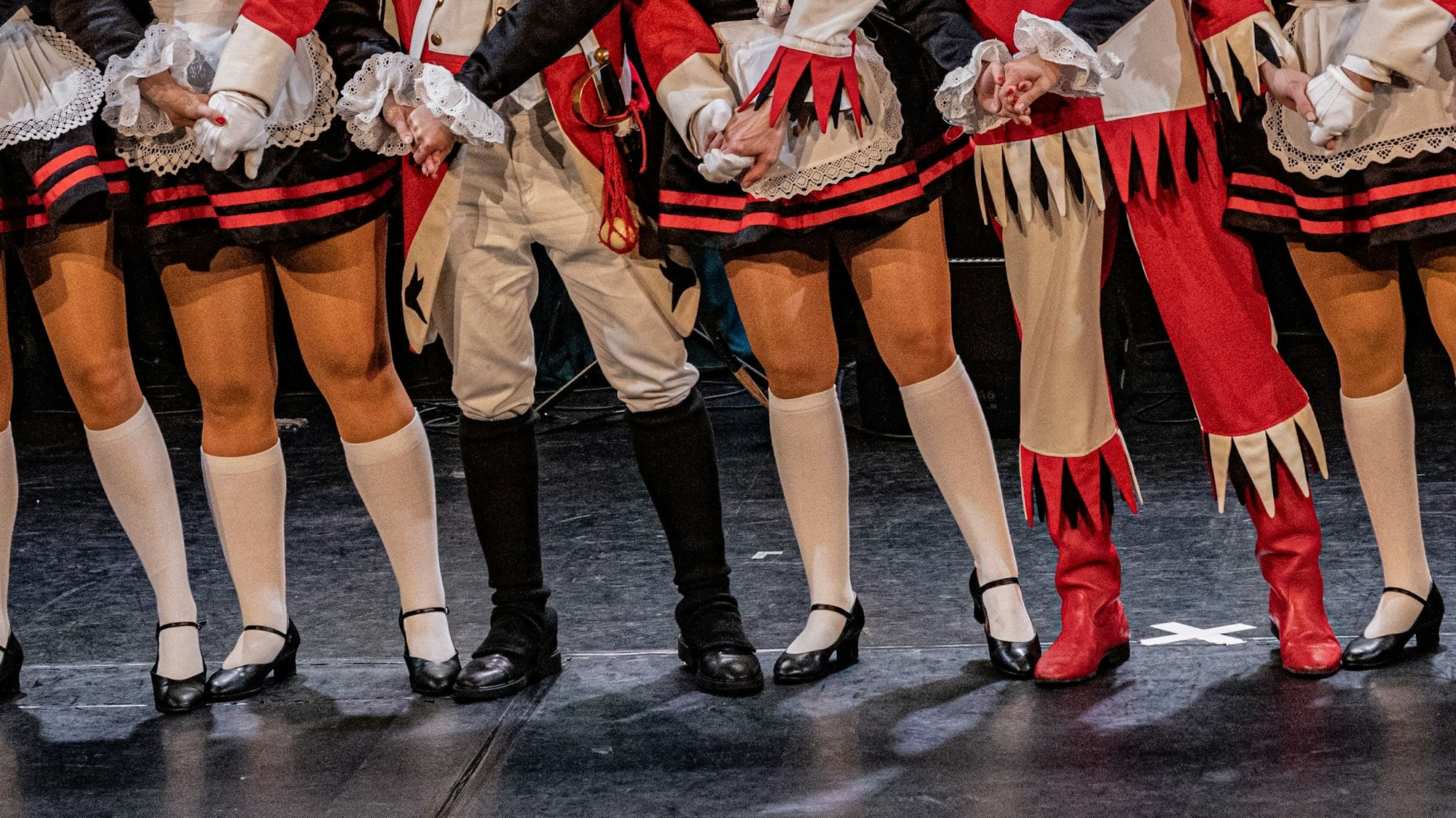 Die Tanzpaare sind bereit für den traditionsreichen Wettbewerb der Rundschau.