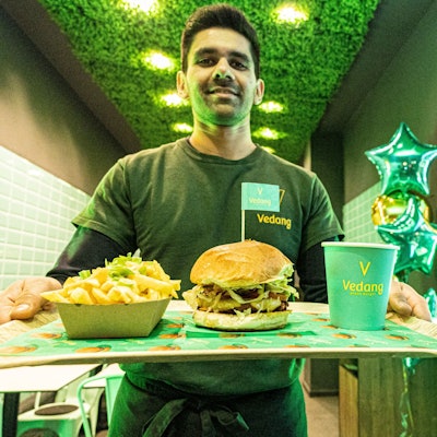 Mandip Singh in seiner „Vedang“-Filiale im Belgischen Viertel.