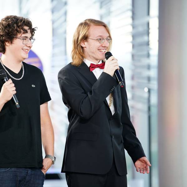 Das Foto zeigt Raphael Chassé und Linus König bei ihrem Auftritt in der Castingshow „Deutschland sucht den Superstar“.