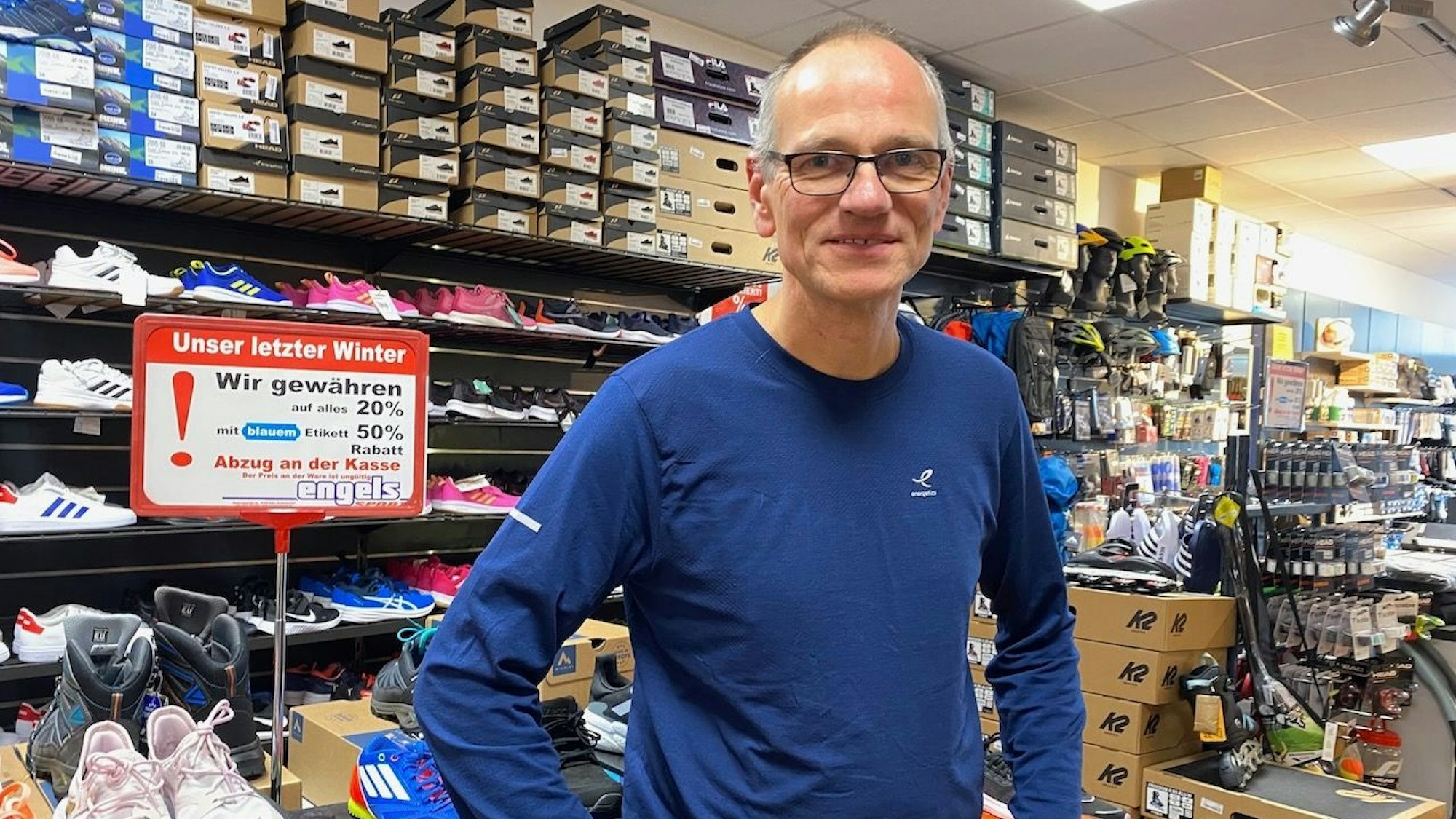 Christoph Engels in seinem Sportgeschäft.