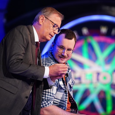 Moderator Günther Jauch mit Konrad Krug aus Berlin