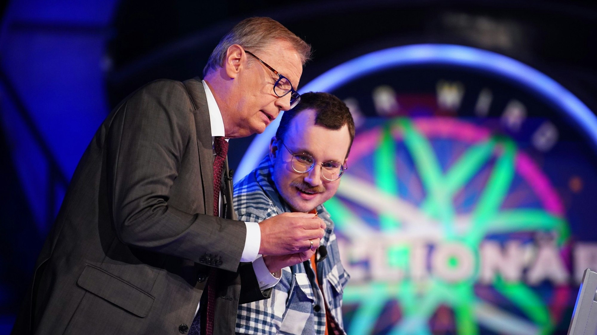 Moderator Günther Jauch mit Konrad Krug aus Berlin
