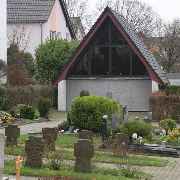 Die Trauerhalle auf dem Friedhof in Kürten-Bechen
